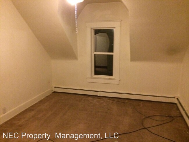 Building Photo - 4 br, 2 bath House - 513 N. 5th St.