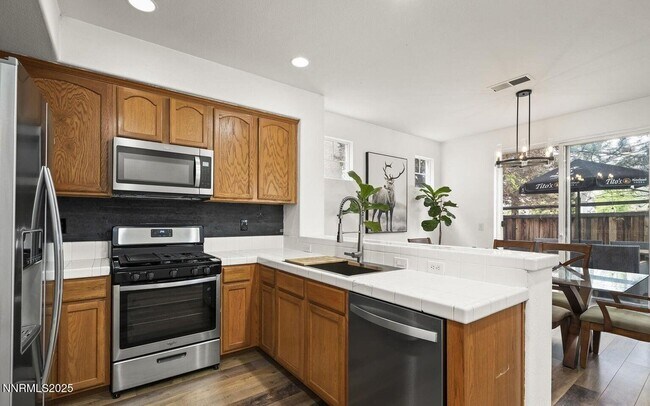 Building Photo - 3890 Dominus Dr