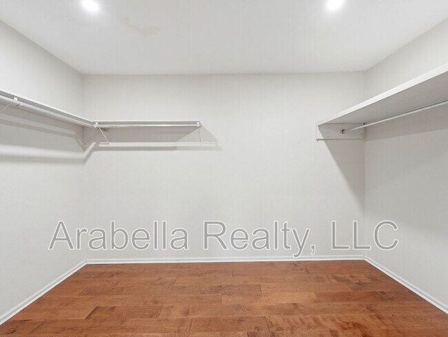Building Photo - 8607 Norwich Dr