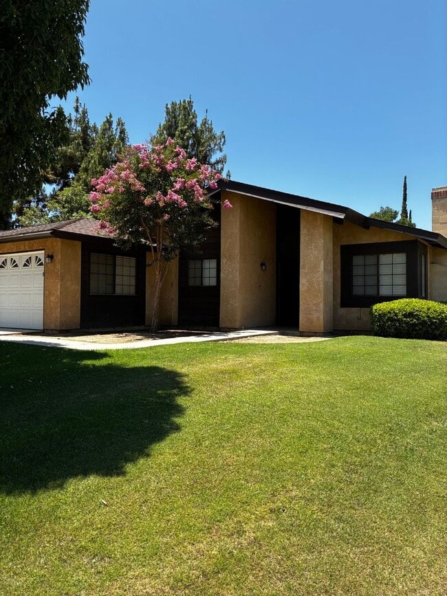 Building Photo - Clean & Updated 3-Bedroom Home in Southwes...