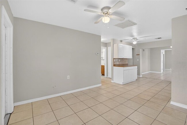 Building Photo - 685 71st Ave N