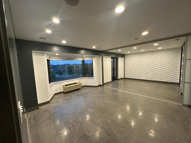 Building Photo - 470 Fawell Blvd