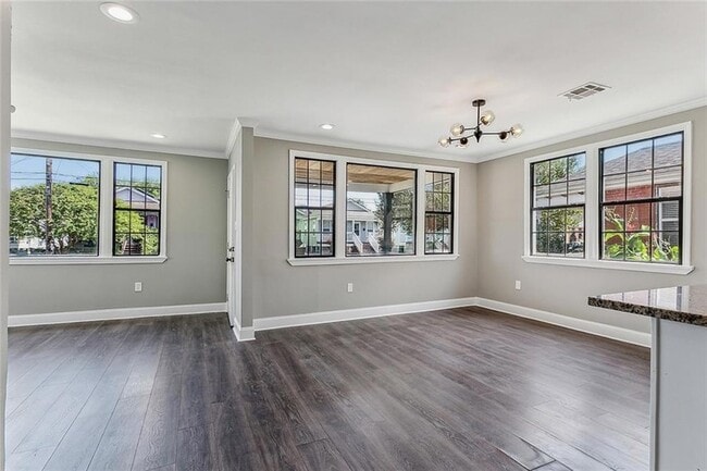 Building Photo - 1828 Alvar St