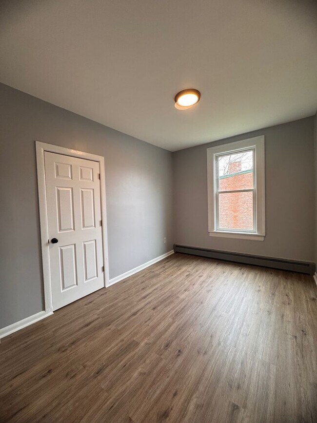 Building Photo - 160 N Miller St