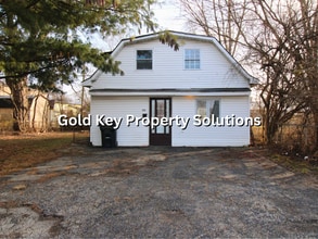 Building Photo - 2 BR 1 BA House Off Scatterfield (NO SECTION 8)