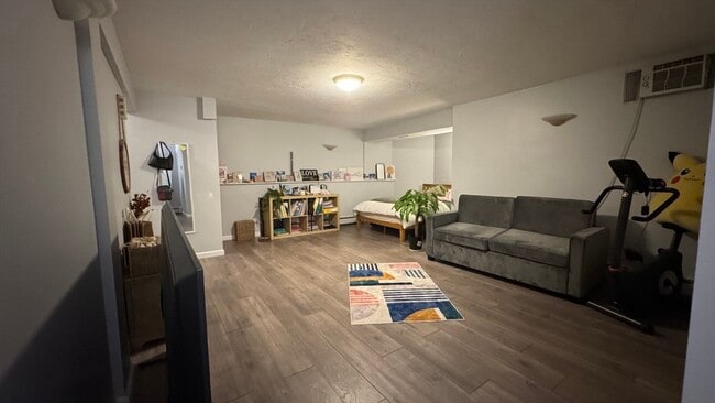 Building Photo - 154 Wiswall Rd