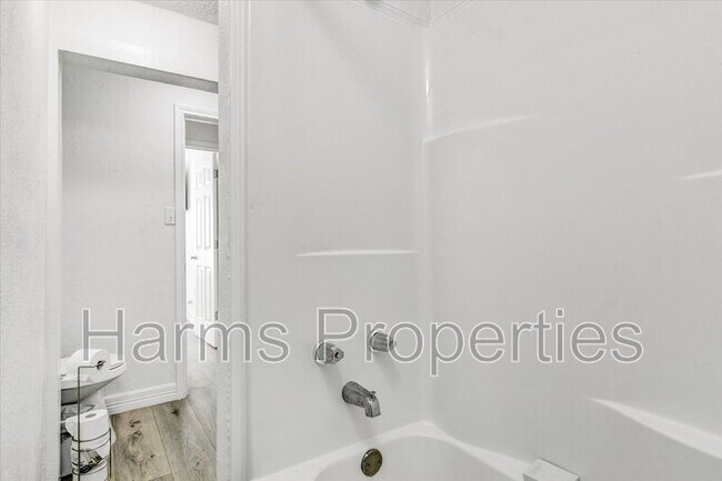 Building Photo - 185 Weiss Bluff Rd