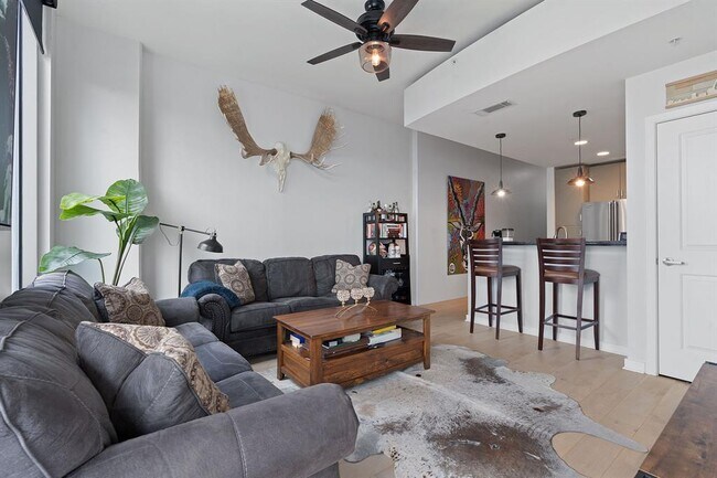 Building Photo - 360 Nueces St