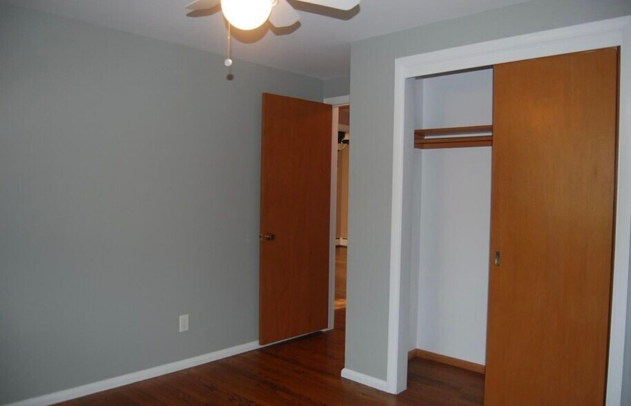 Building Photo - 4575 Coral Dr