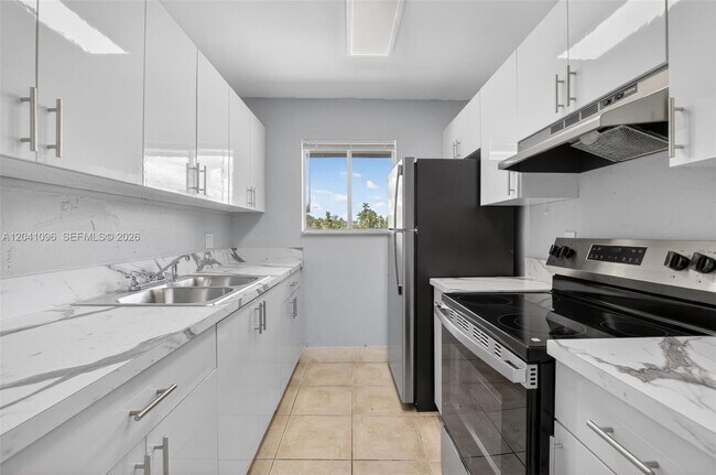 Building Photo - 2107 Catherine Dr