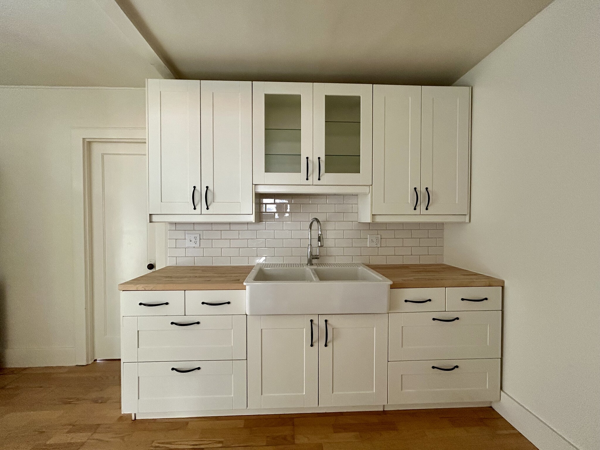 Kitchen - 3442 1st St