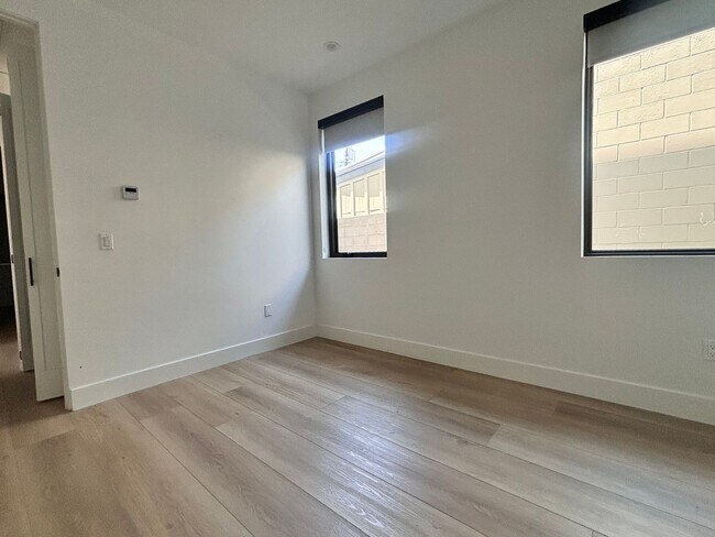 Building Photo - Luxury Living in the Heart of Downtown Encinitas