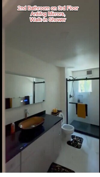 3rd FLoor Bathroom - 6956 Sayre Dr