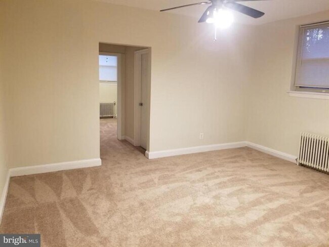 Building Photo - Remodeled One bedroom/ One Full Bathroom