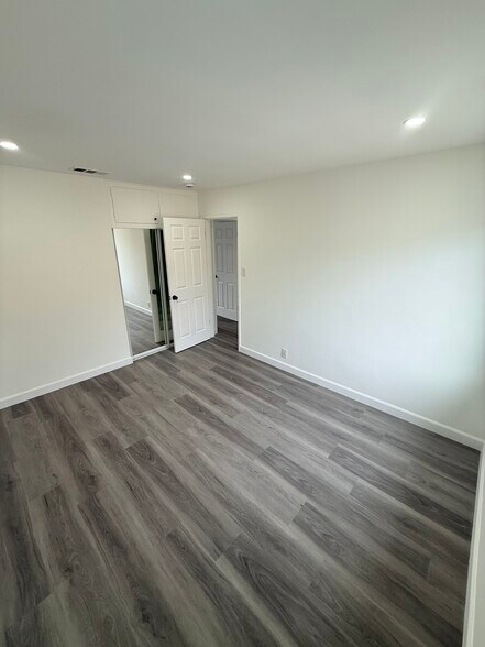 Building Photo - 9136 Clancey Ave