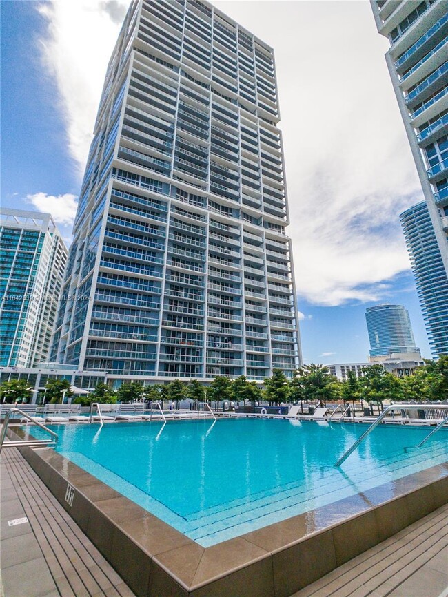 Building Photo - 495 Brickell Ave