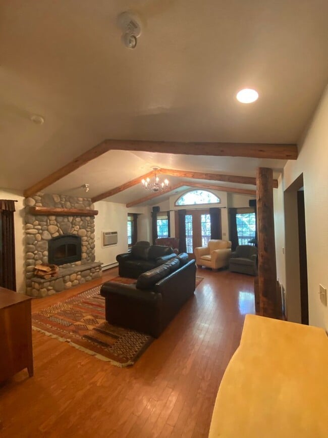 Building Photo - Quaint Country Living (APP#143)