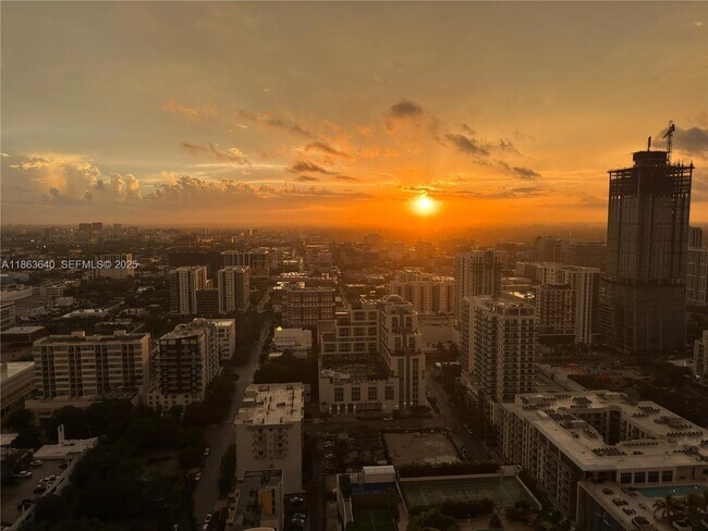 Building Photo - 700 NE 24th St