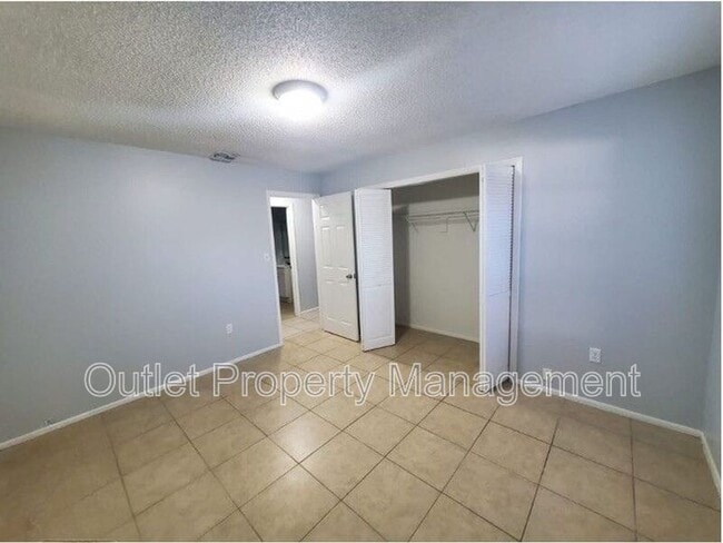 Building Photo - 1705 Ridgewood Ln