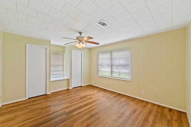 Building Photo - 821 Miller St