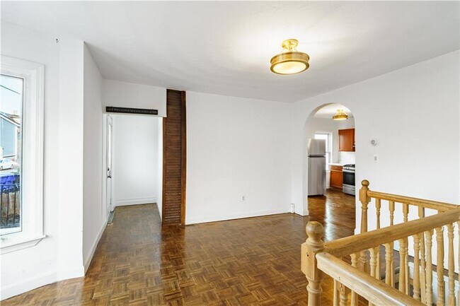 Building Photo - 21 Lilac St