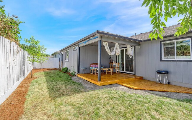 Building Photo - 3 Bedroom, 2 Bathroom Medford Home
