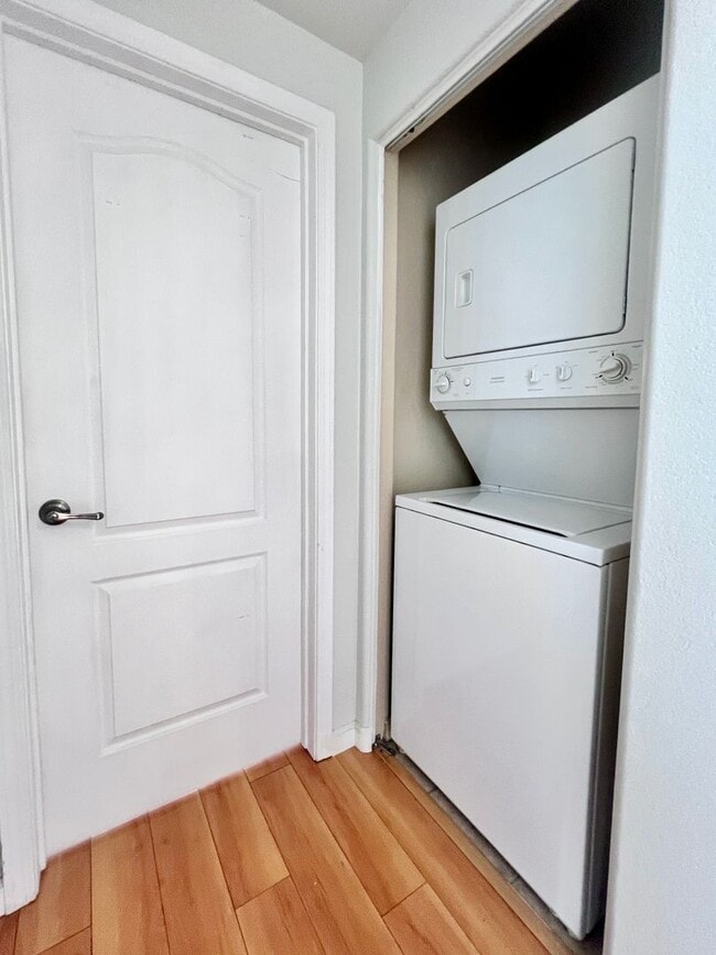 Building Photo - $2,295 Herndon & Armstrong, 2 Bedroom Cond...