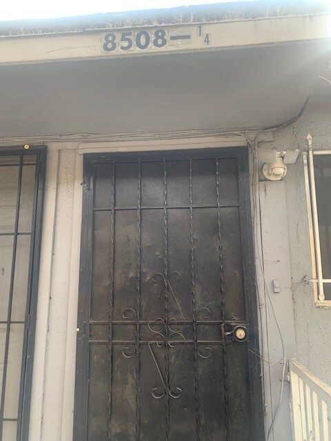 Building Photo - 8508 1/4 S San Pedro St