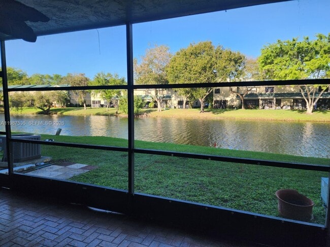 Building Photo - 537 N University Dr