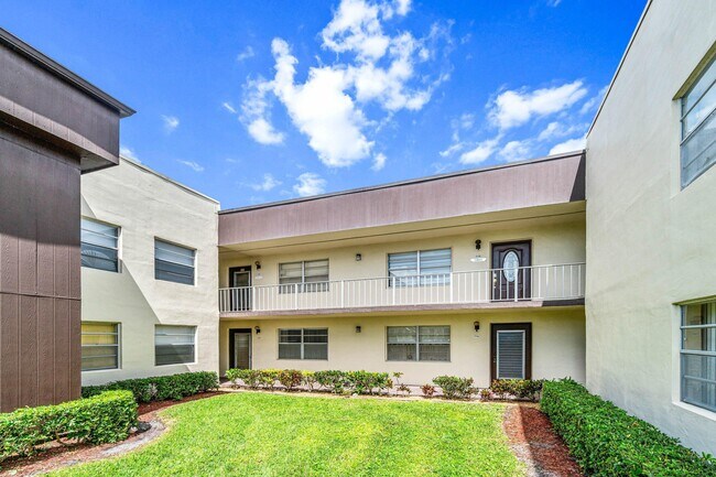 Building Photo - 733 Normandy Trail