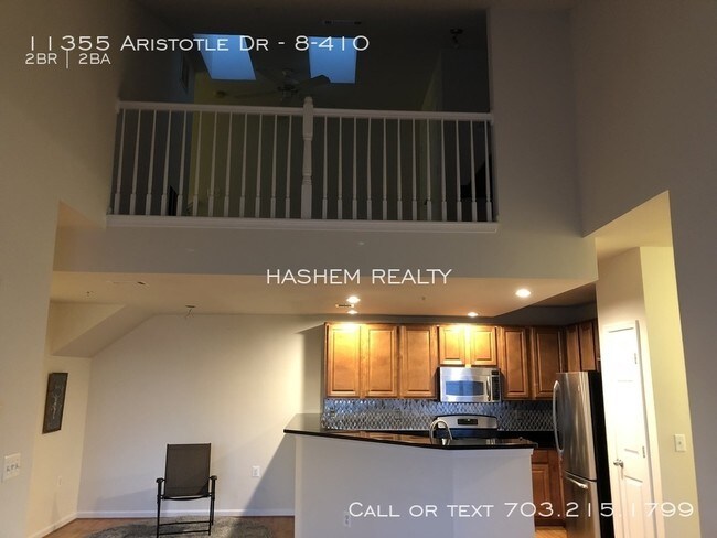 Building Photo - Penthouse 2 br condo with 2nd floor loft.