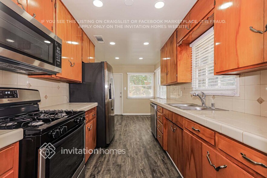 Building Photo - 6910 Malibu Dr