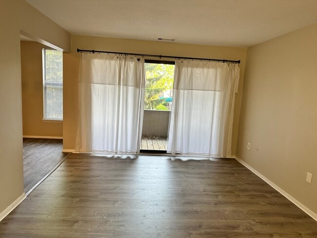 Building Photo - 2 Shrewsbury Green Dr