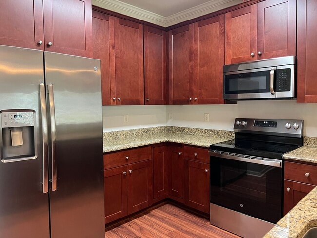 Building Photo - 3/2 Condo in Gated Community near Downtown...