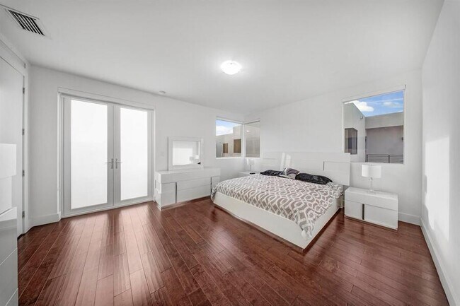 Building Photo - 10081 NW 75th Terrace