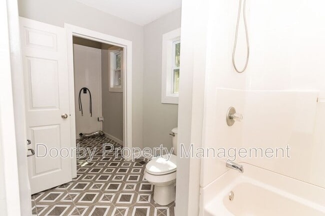Building Photo - 3498 Crompton St