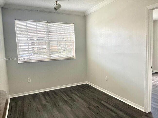 Building Photo - 100 SW 117th Terrace