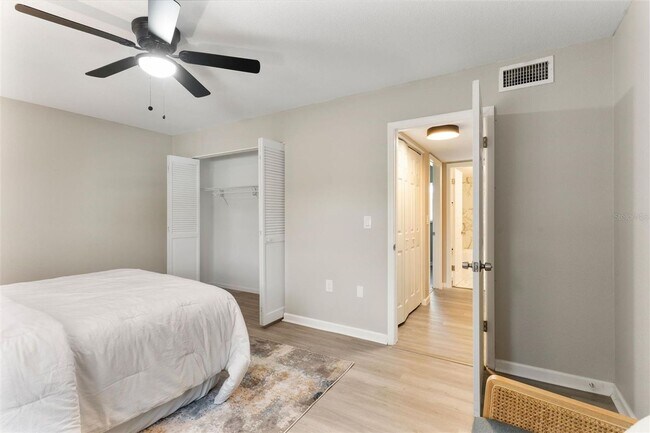 Building Photo - Updated beautiful 2/1 condo