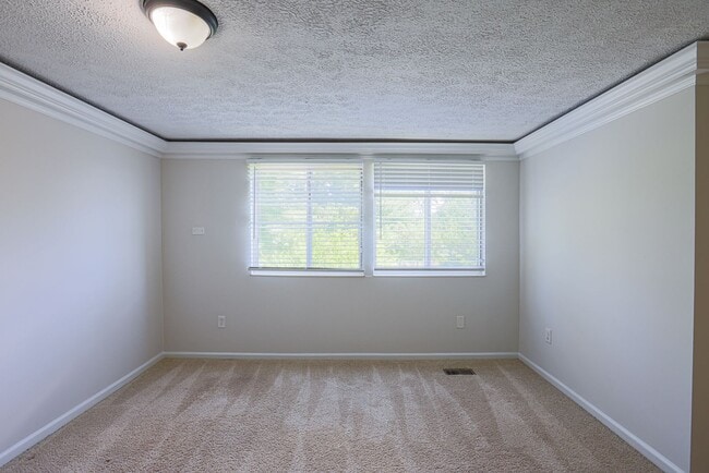 Building Photo - 831 Comer Square