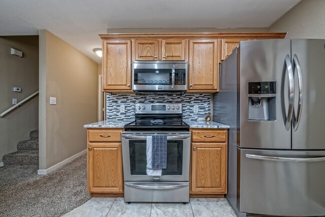 Building Photo - Spacious Townhome in Midway ISD