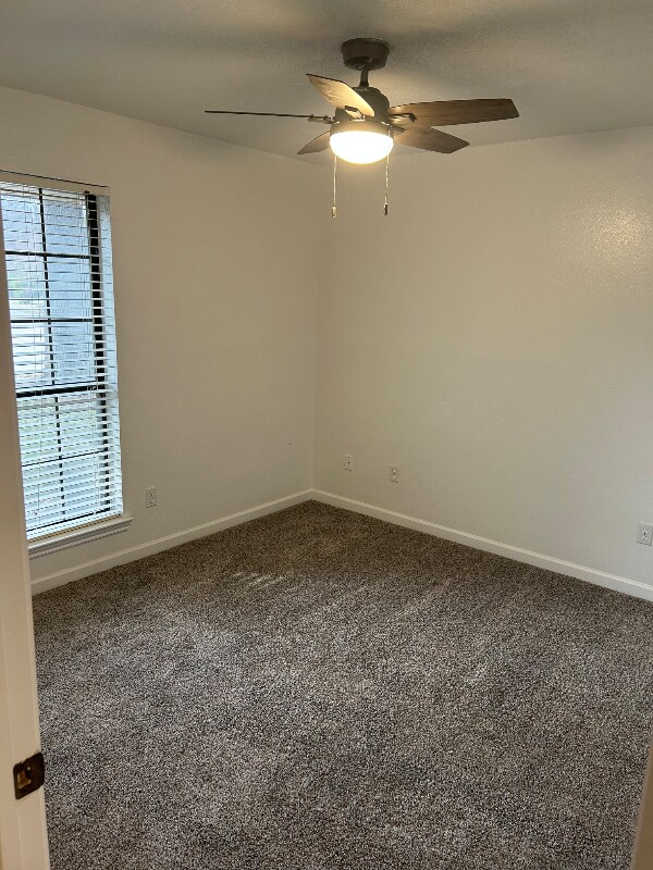 Building Photo - 801 Summit Dr