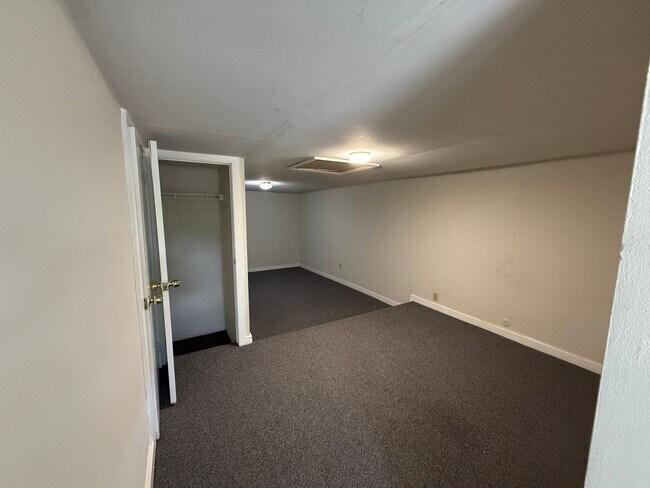 Building Photo - 376 Park Ave