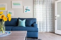 Building Photo - Gorgeous Upstairs unit with downtown view private deck