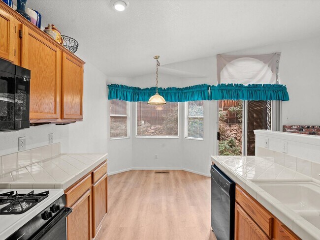 Building Photo - 6165 Greenbrook Dr