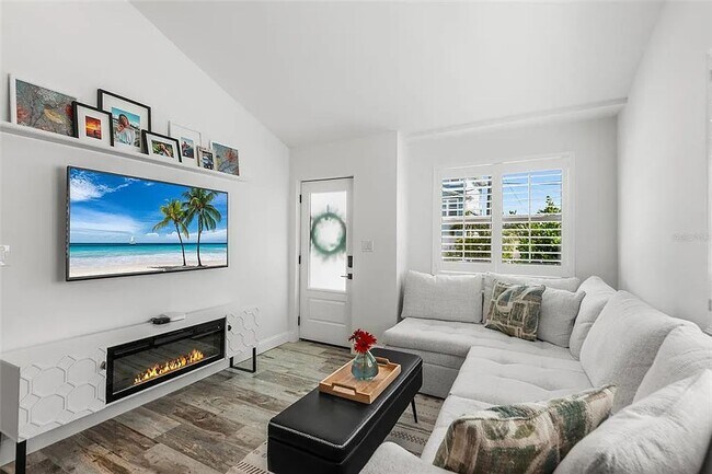 Building Photo - Coastal Luxury Living Just Minutes from Madeira Beach - 3bed | 2 bath