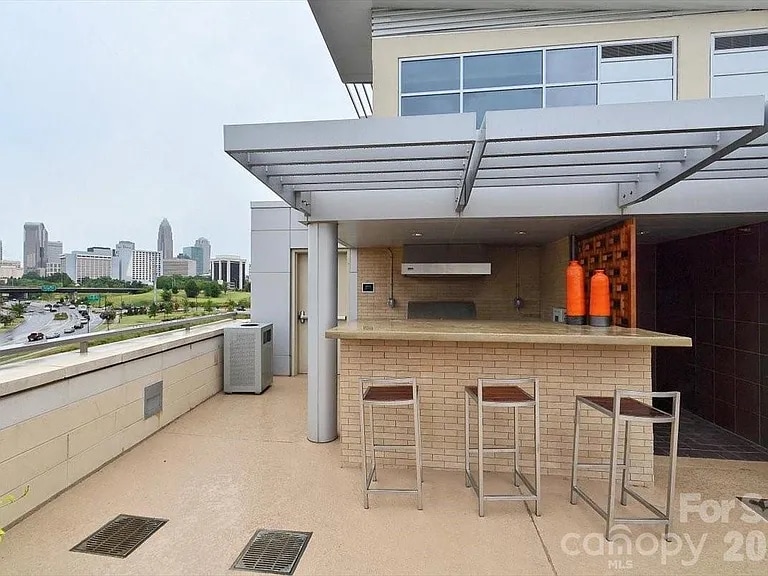 Building Photo - 1133 Metropolitan Ave