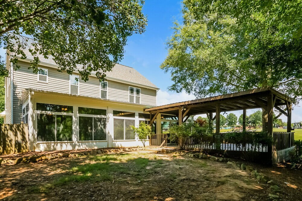 Building Photo - 200 Collinsworth Dr