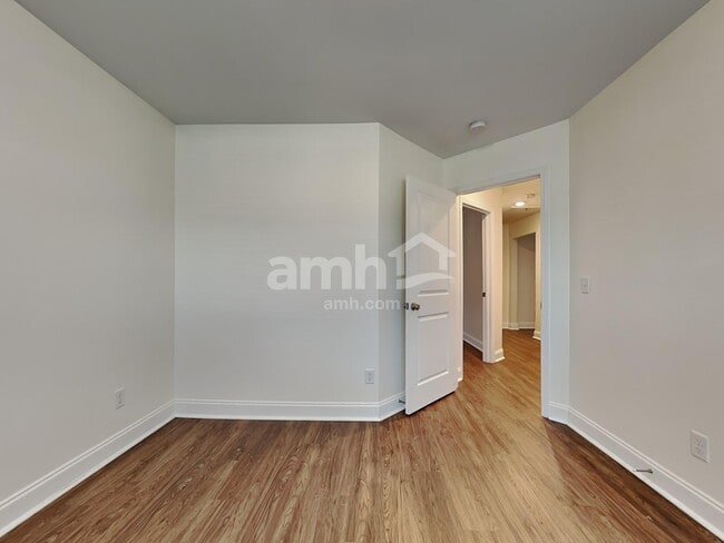 Building Photo - 12 Cherry St