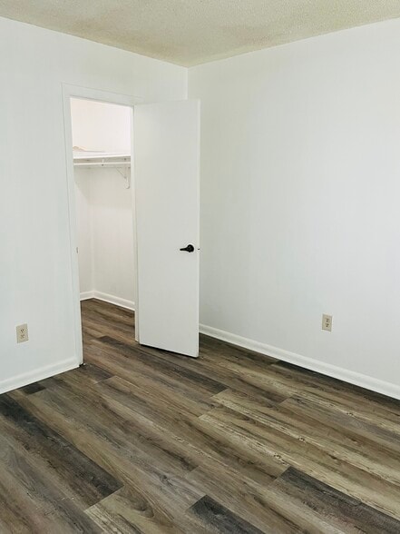 Building Photo - 492 NW 165th Street Rd