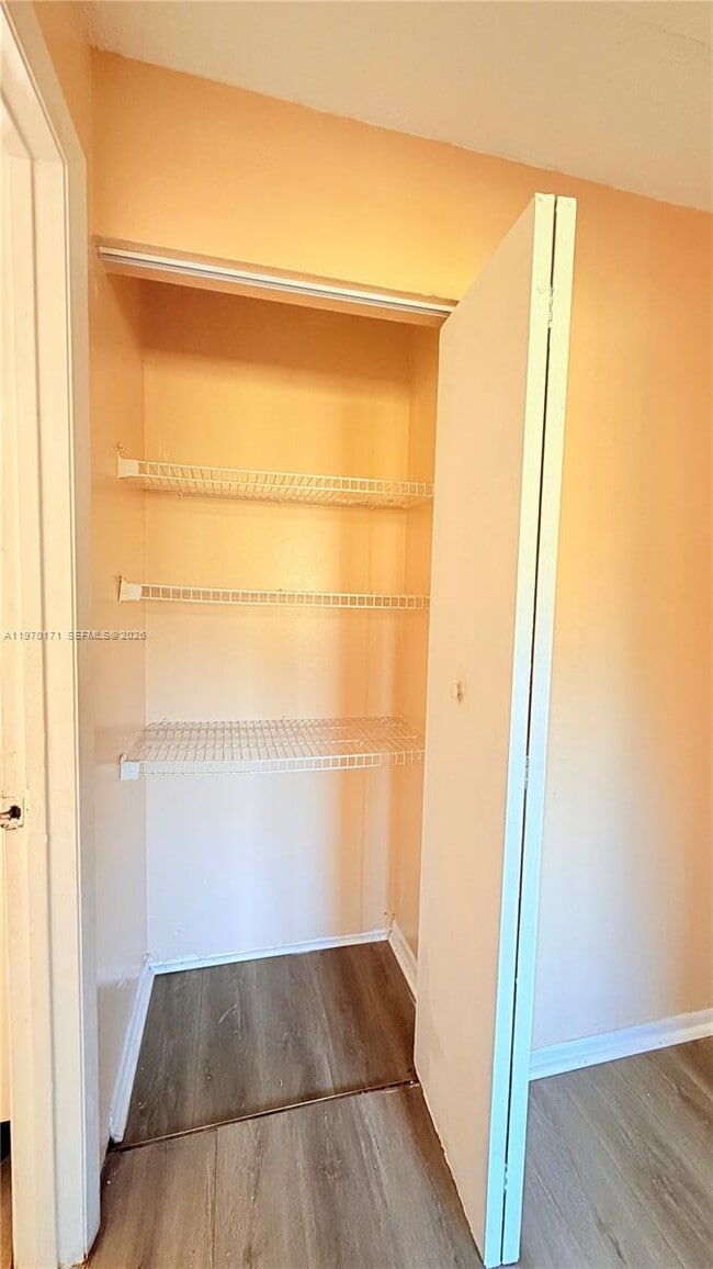 Building Photo - 948 SW 74th Ave